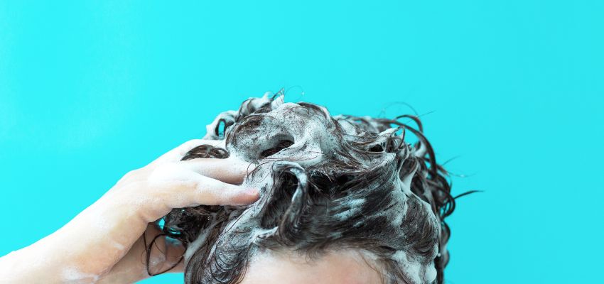 The first step in CGM hair involves using a clarifying shampoo. It eliminates any buildup of silicones and sulfates on the hair strands.