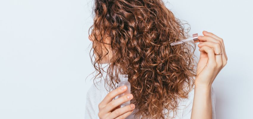 At its core, CGM advocates specific products. It primarily focuses on natural ingredients and avoids sulfates, silicones, and drying alcohols.