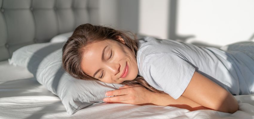 sleeping with hair tied up (1) Sleeping with your hair down gives natural comfort.