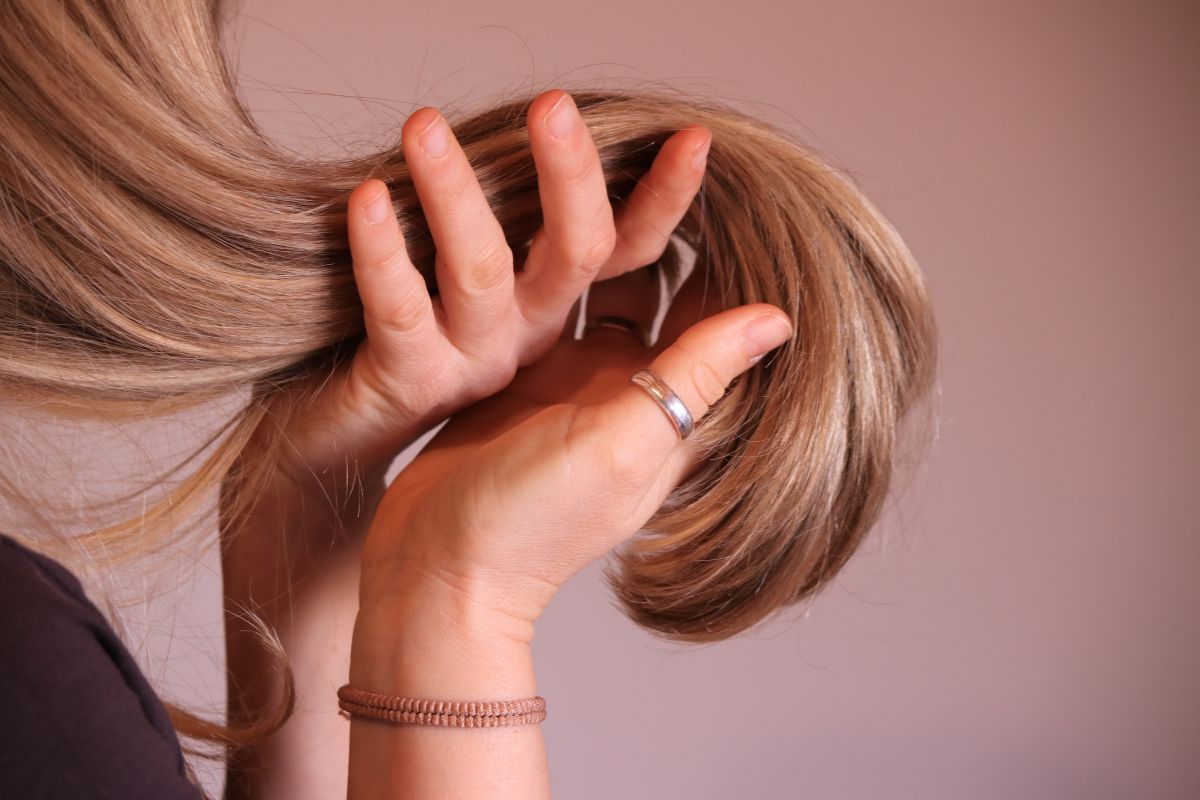 Hair that uses hair products with silicon.